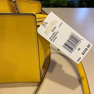 Michael Kors Selma MD Messenger Leather.